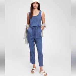 Gap Jumpsuit Size Medium